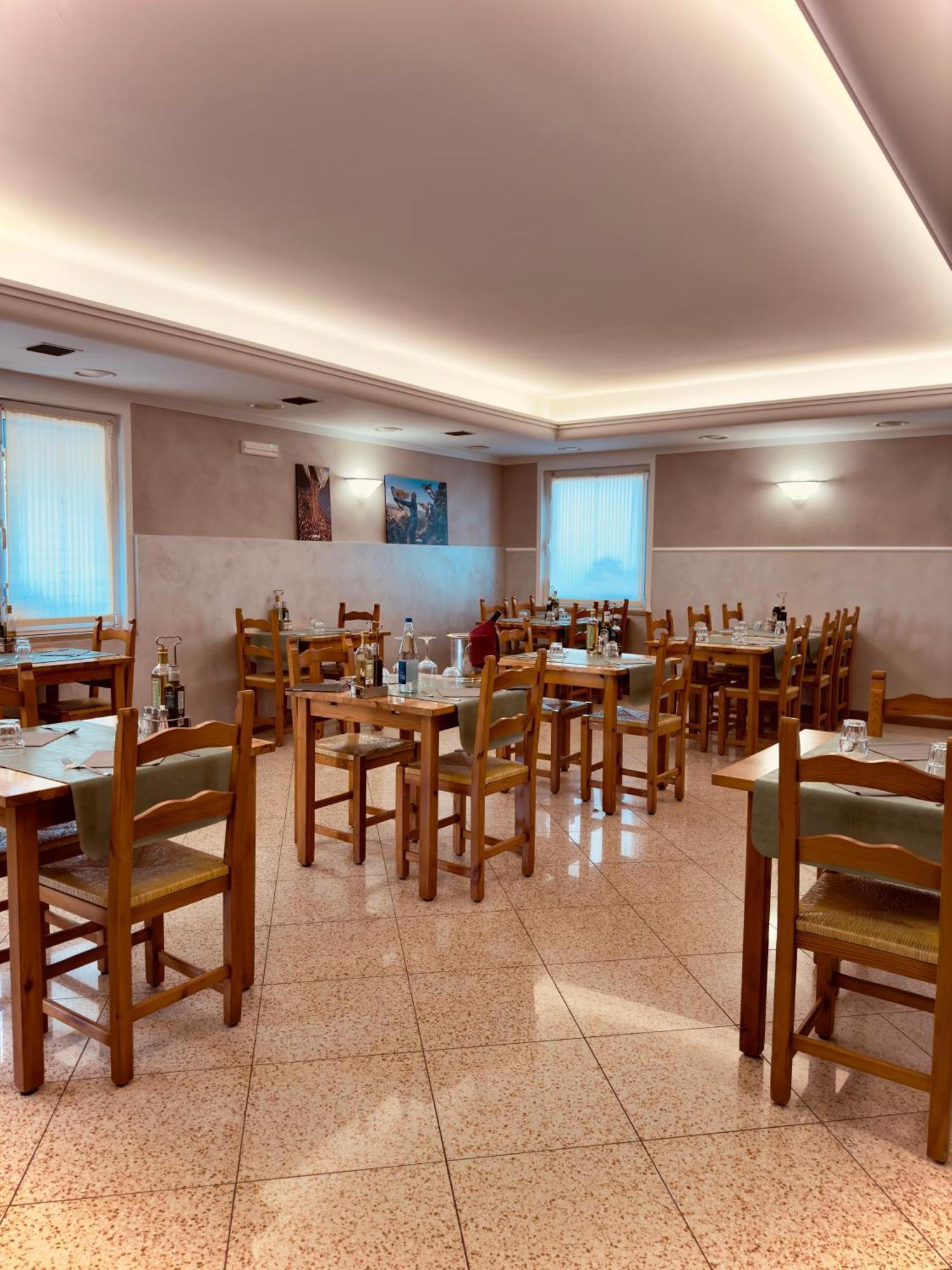 Albergo Trattoria Al Taj Sevegliano Buitenkant foto